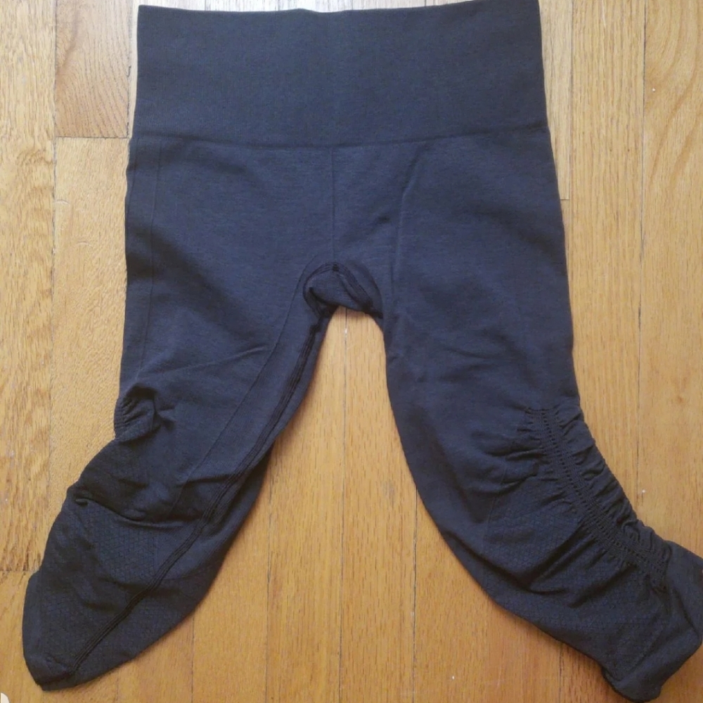 LULULEMON capris size 4